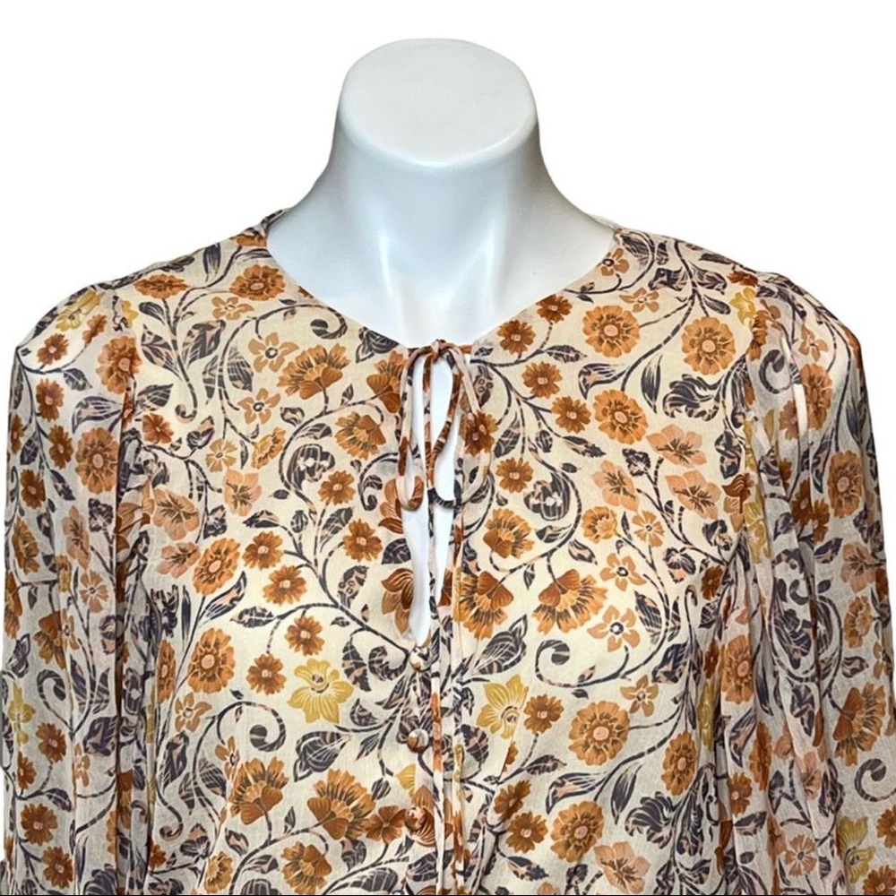 Boutique | Floral top sinched bell sleeves - Picture 7 of 7